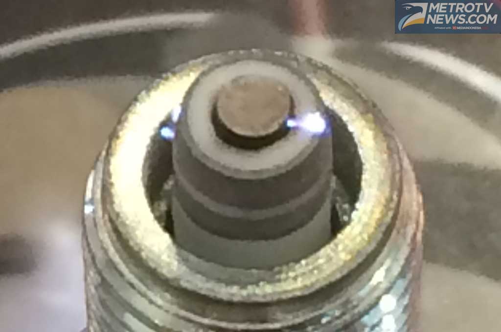 Pertama Pakai Bahan Silver, Busi Brisk Masuk Rekor Otomotif Indonesia