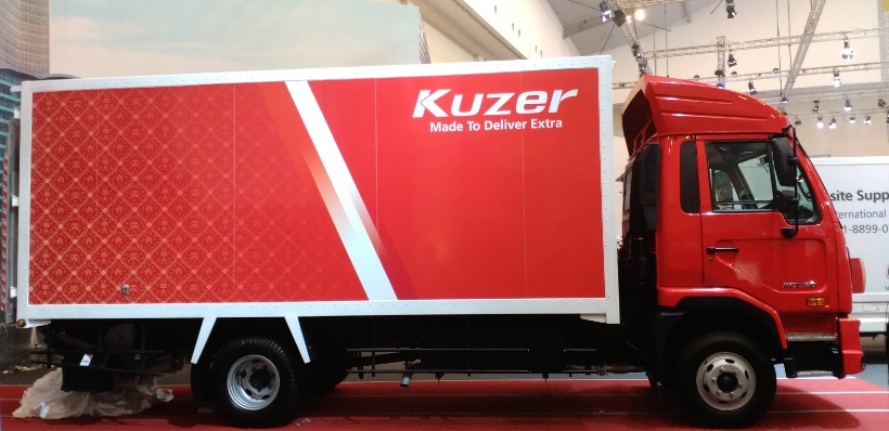 UD Truck Debut Dunia Truk Ringan Kuzer