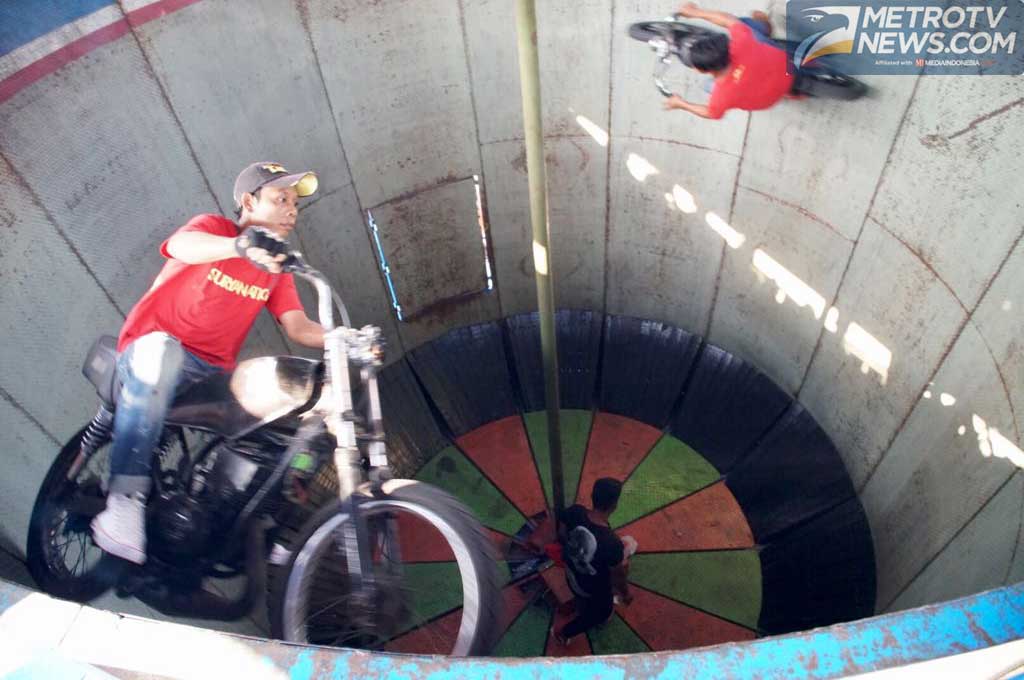 Ribuan Pecinta <i>Custom Culture</i> Riuhkan Burnout #3 Solo