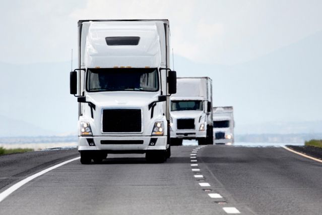 Daimler Uji Coba Fitur Semi Otonom di Truk