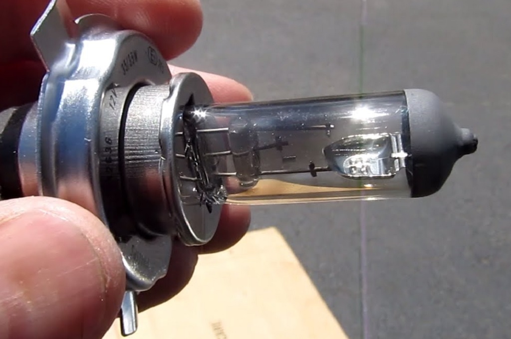 Ketahui Penyebab Bohlam Sepeda Motor Mati