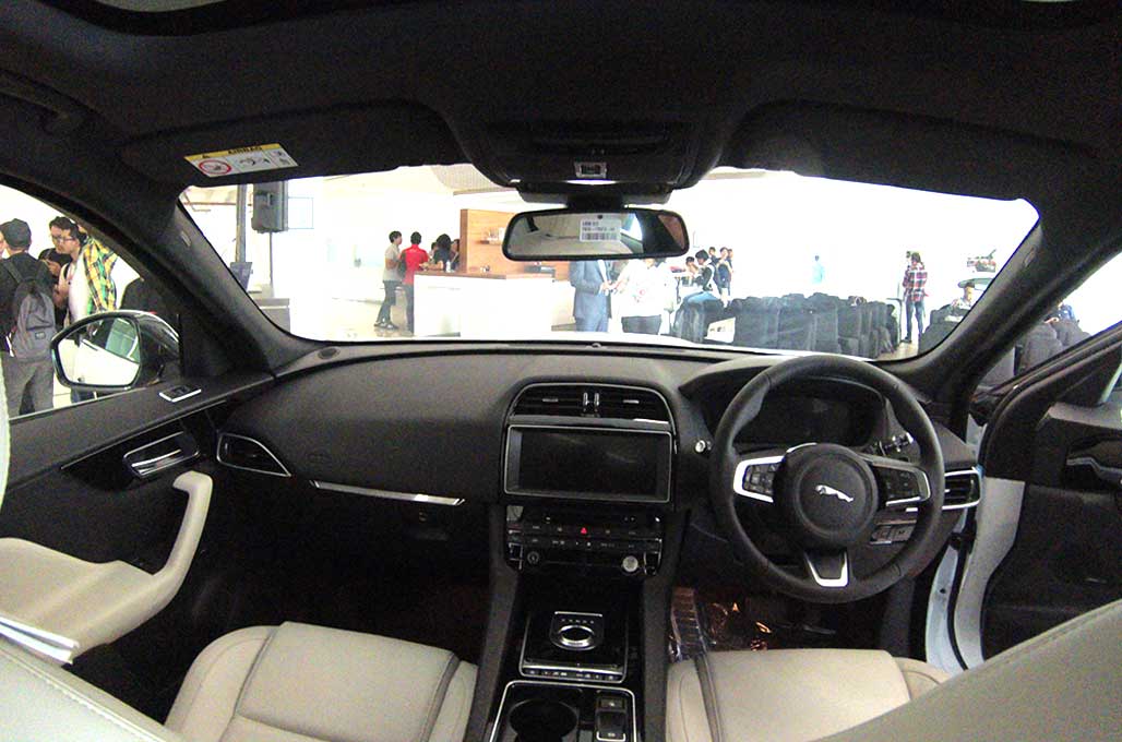 Varian Baru Jaguar F-Pace Mengaspal di Indonesia