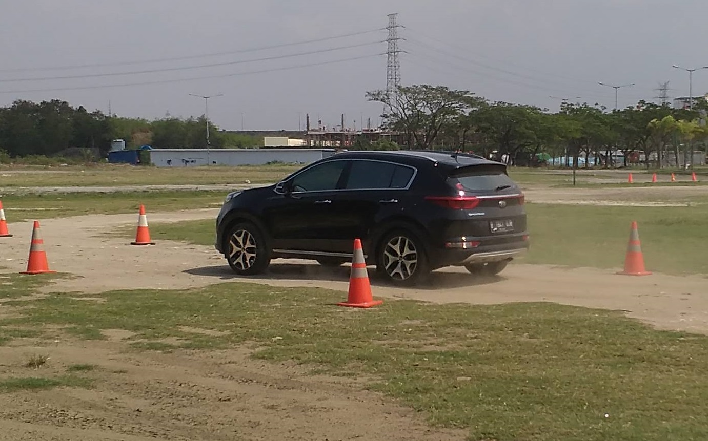 Merasakan <i>Driving Performance</i> KIA All New Sportage