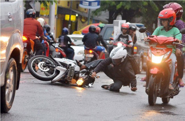 Alasan Emak-Emak Biasa Sein Kanan Belok ke Kiri