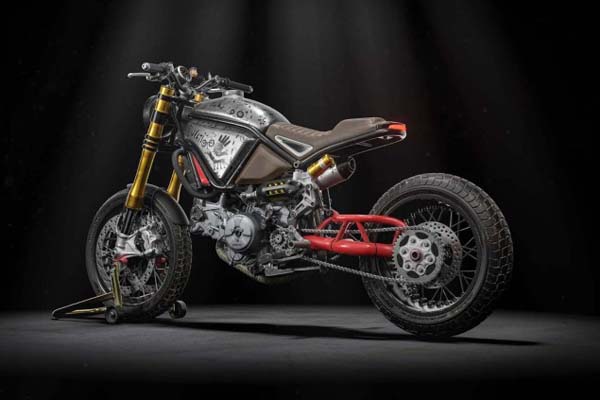 Naughty Quadro, Motor Klasik Nan Atraktif