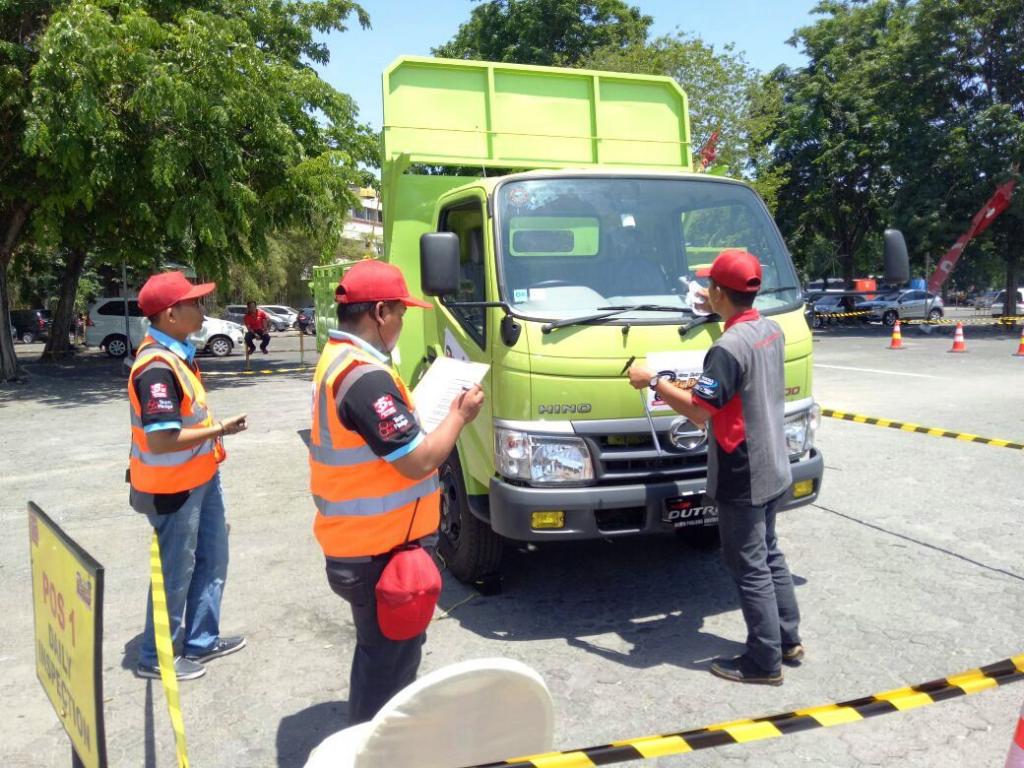 Sopir Truk Surabaya Ditantang Berkendara Aman