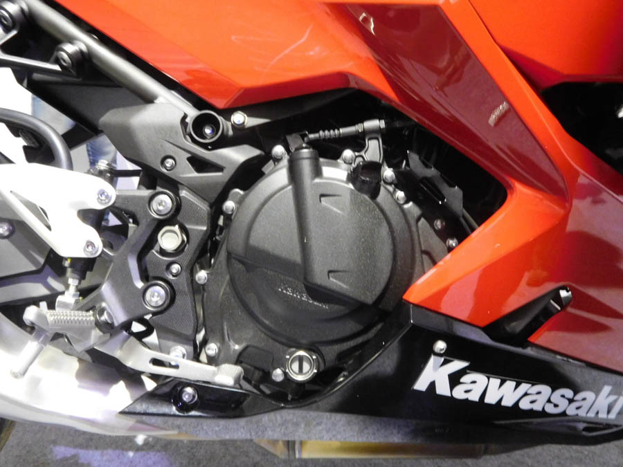Komparasi Kawasaki Ninja 250 vs Honda CBR250RR
