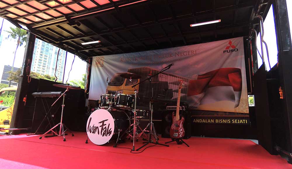 Mimpi Iwan Fals Konser Pakai Truk Terwujud!