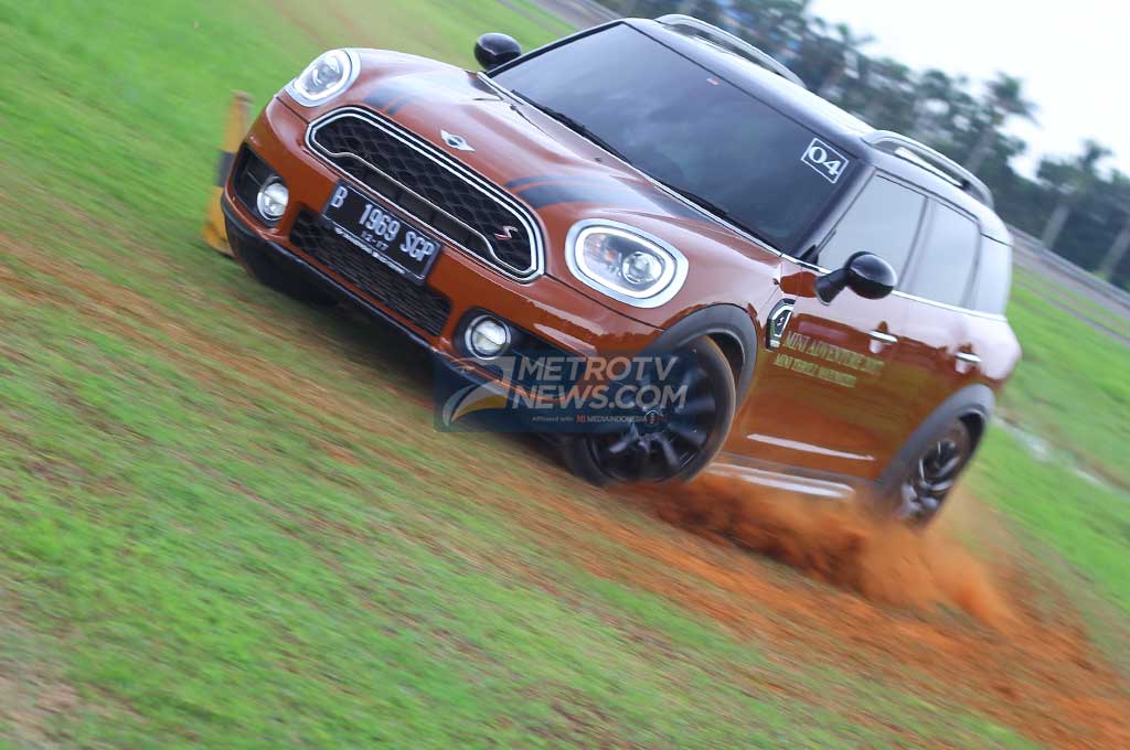 Bertualang Seru Ala MINI Countryman dan MINI JCW