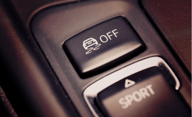 Pahami Cara Kerja <i>Traction Control</i> pada Mobil