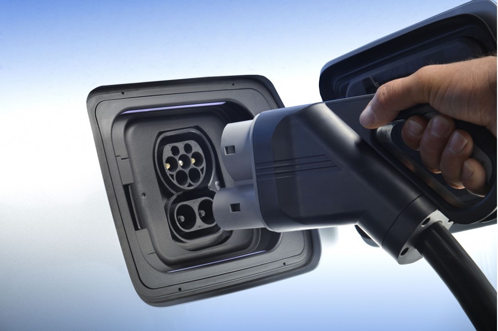 Era Mobil Listrik Dimulai, <i>Charging Connector</i> Wajib Seragam