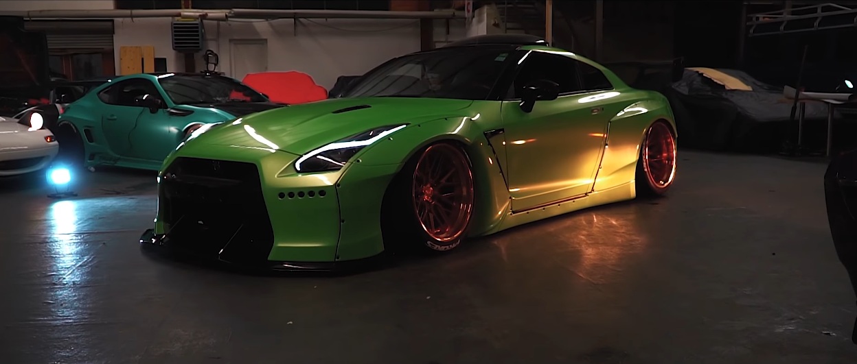 Nissan GT-R Sporty, Gaya Modifikasi Bintang Film Dewasa