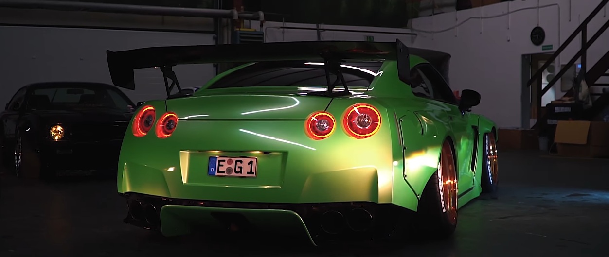 Nissan GT-R Sporty, Gaya Modifikasi Bintang Film Dewasa