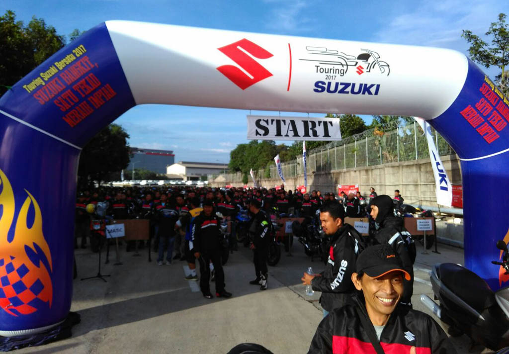 Pengguna Motor dan Mobil Suzuki Touring Bareng