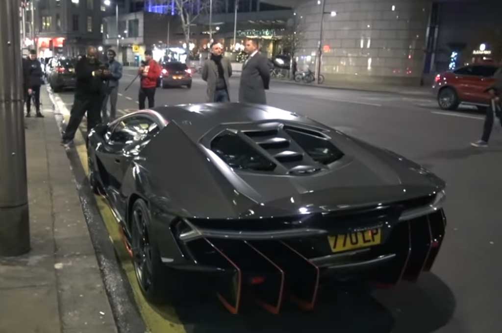 Lamborghini Centenario Edisi Terbatas, Meriahkan Natal di London