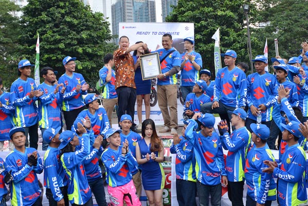 50 <i>Freestyler</i> Pecahkan Rekor Atraksi Serentak Pakai GSX-S150
