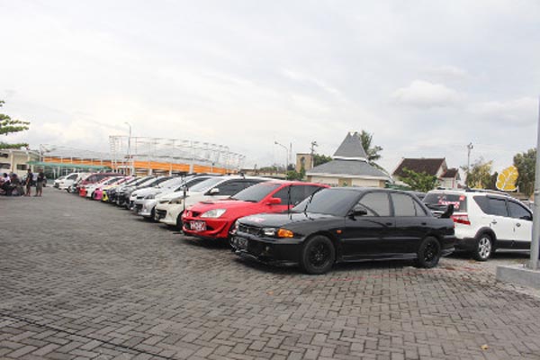 NGK Pitstop Hibur Komunitas Mobil Yogyakarta