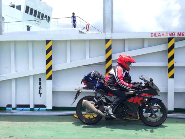 Wanita Ini Uji Kemampuan GSX-R150 dengan Turing Jakarta-Bali
