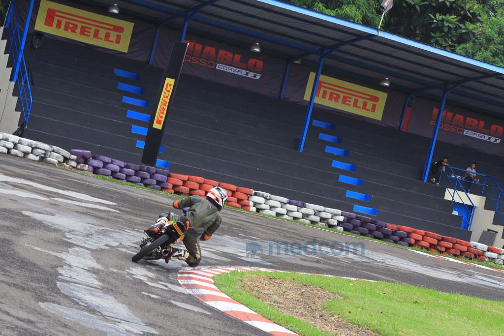 Tes Ban Balap Pirelli, Grip Mantap di Trek Kering dan Basah