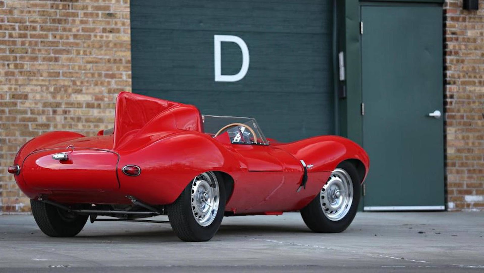 Jaguar D-Type Merah, Hanya Dua Unit di Seluruh Dunia