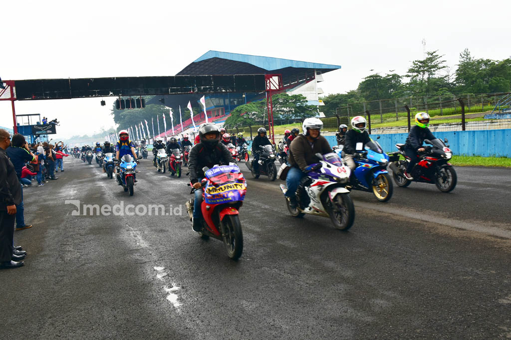Rider Suzuki Ecstar MotoGP Ramaikan Kumpul Bikers Suzuki
