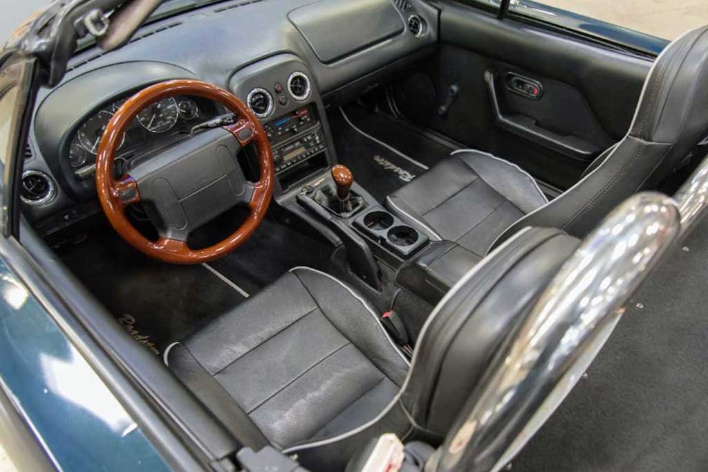 Ford Mustang Klasik Ini Dibuat Menggunakan Basis Mazda Miata