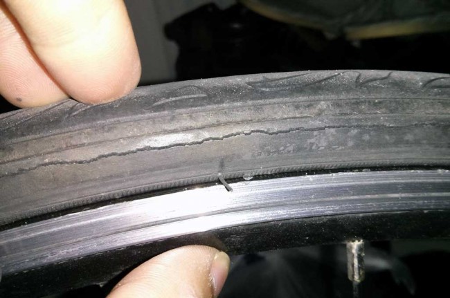 Bahaya Menggunakan Ban Kecil di Motor