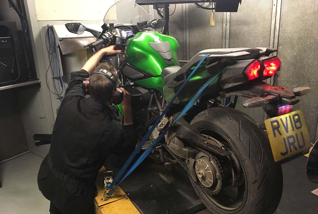 Kawasaki Ninja H2 vs ZX-14, Adu Performa di Mesin Dyno