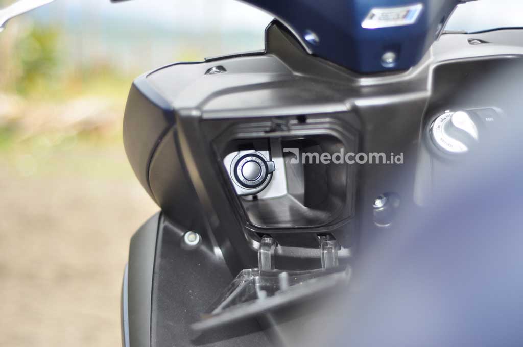 <i>Head to Head</i> Yamaha Aerox 155 vs All New Honda Vario 150