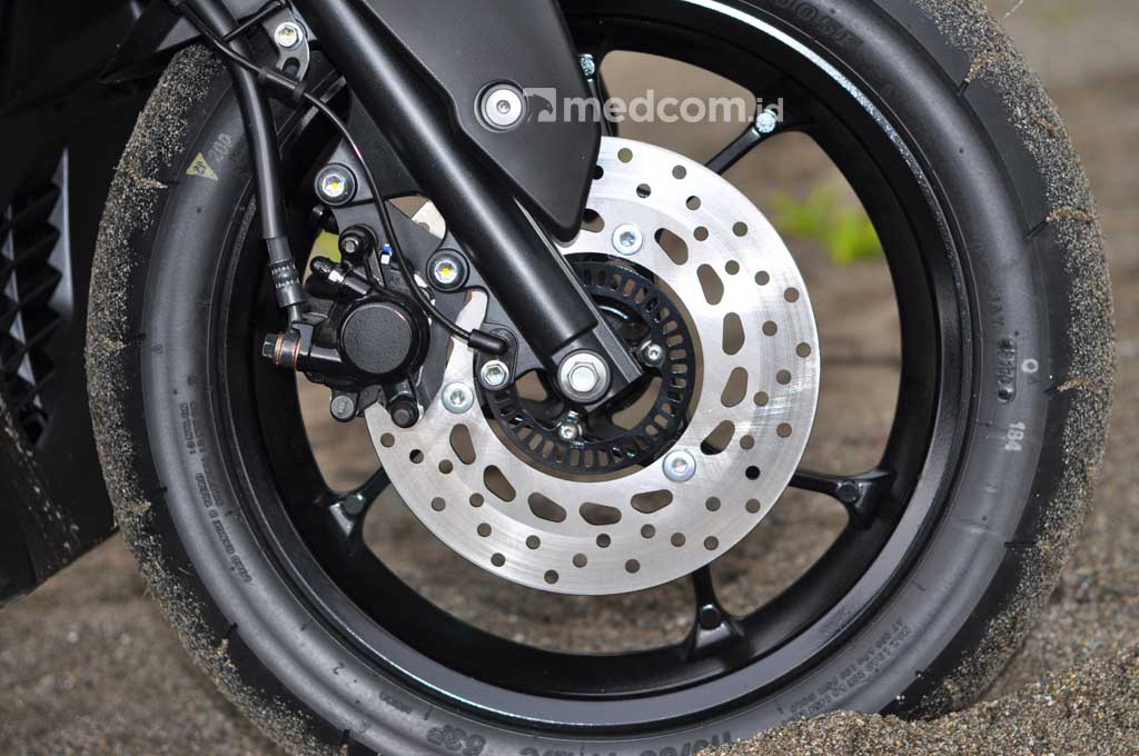 <i>Head to Head</i> Yamaha Aerox 155 vs All New Honda Vario 150