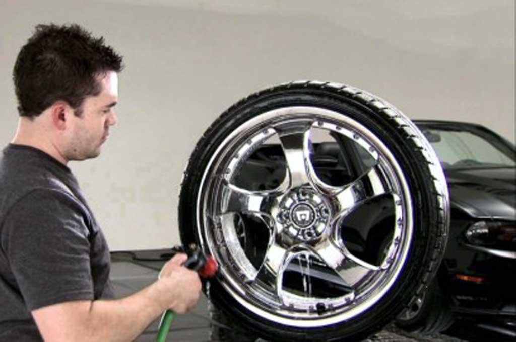 Cara Mudah Bikin Pelek Mobil Krom Tetap Kinclong