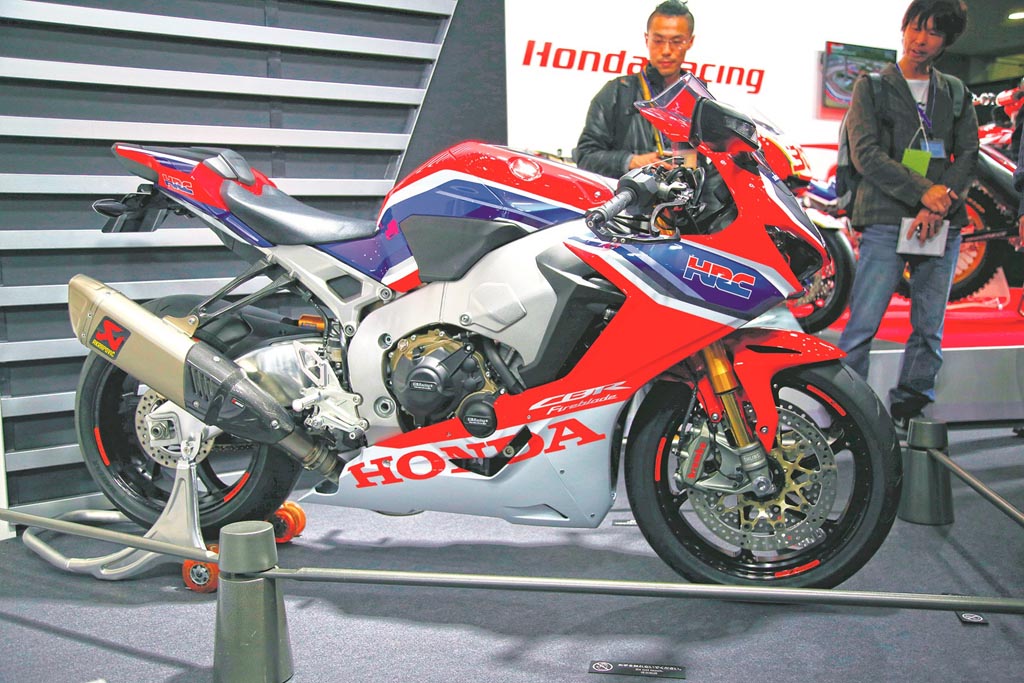 Honda Pamer Superbike Edisi Suzuka 8 Hours