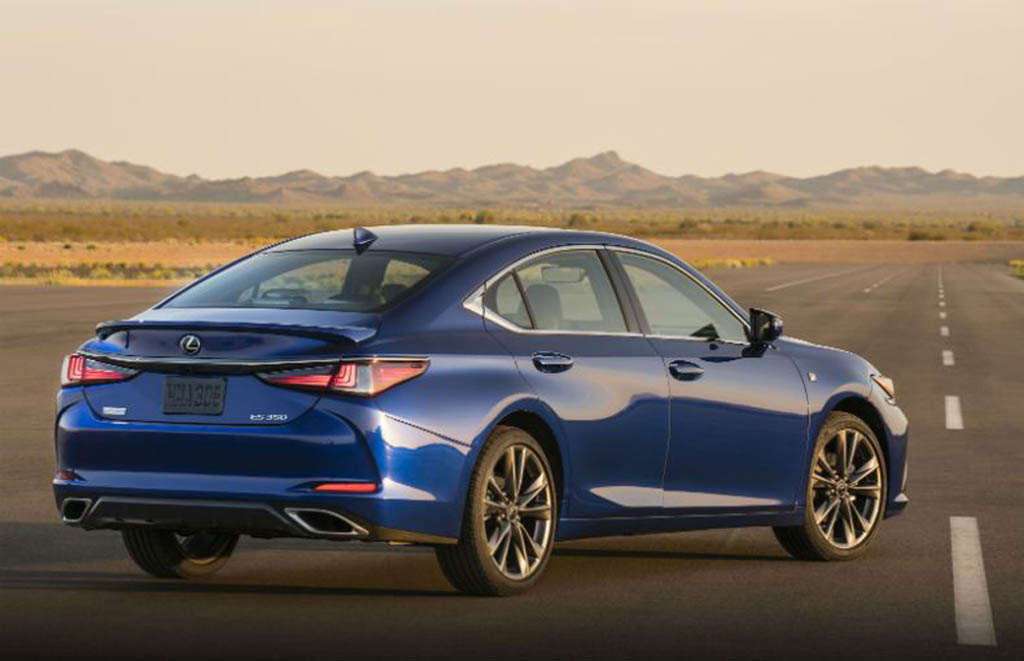 Generasi Terbaru Lexus ES Debut Global di Beijing