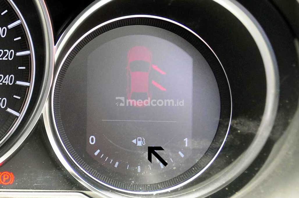 Ketahui Posisi Corong Tangki Bensin Mobil di Fuel Meter