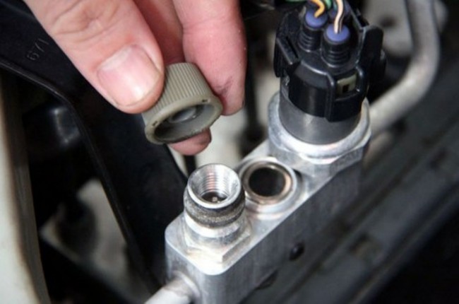 Ciri-ciri Freon AC Mobil Habis