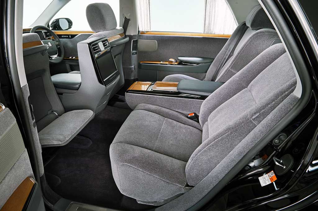 Toyota Century, Rolls Royce Asal Jepang Siap Mengaspal