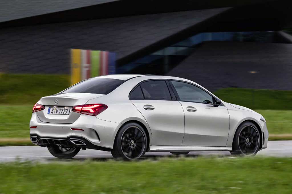 Mercedes-Benz A Class Hadang Audi A3