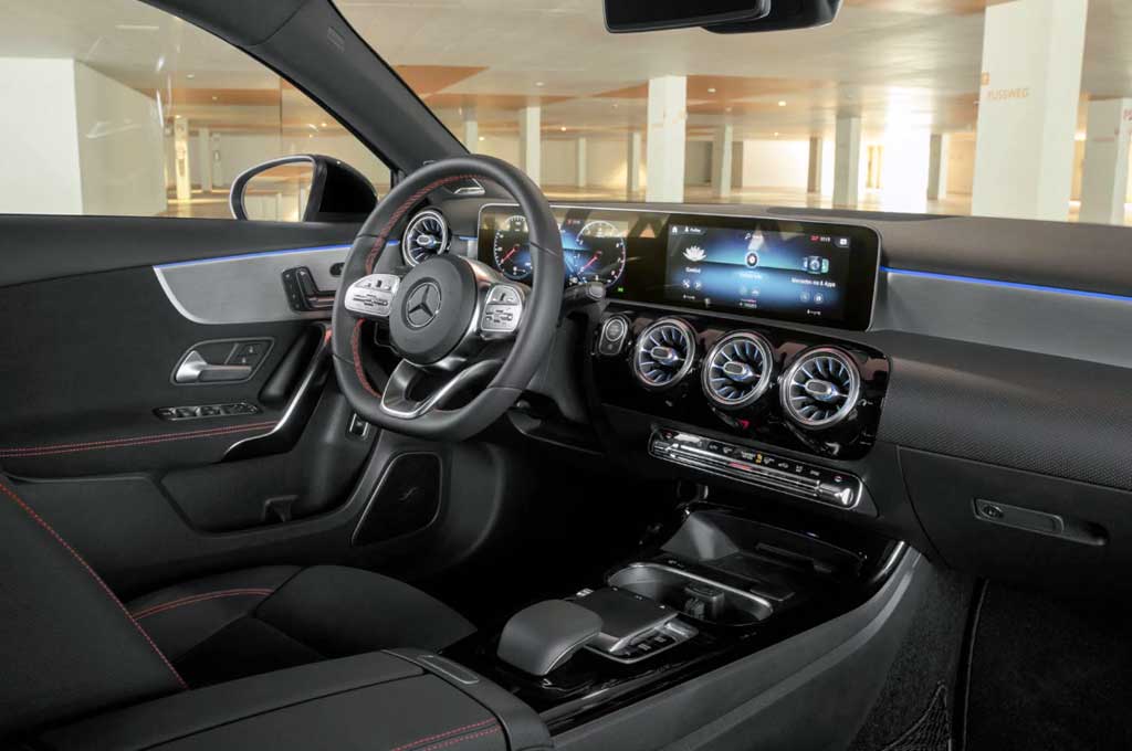 Mercedes-Benz A Class Hadang Audi A3