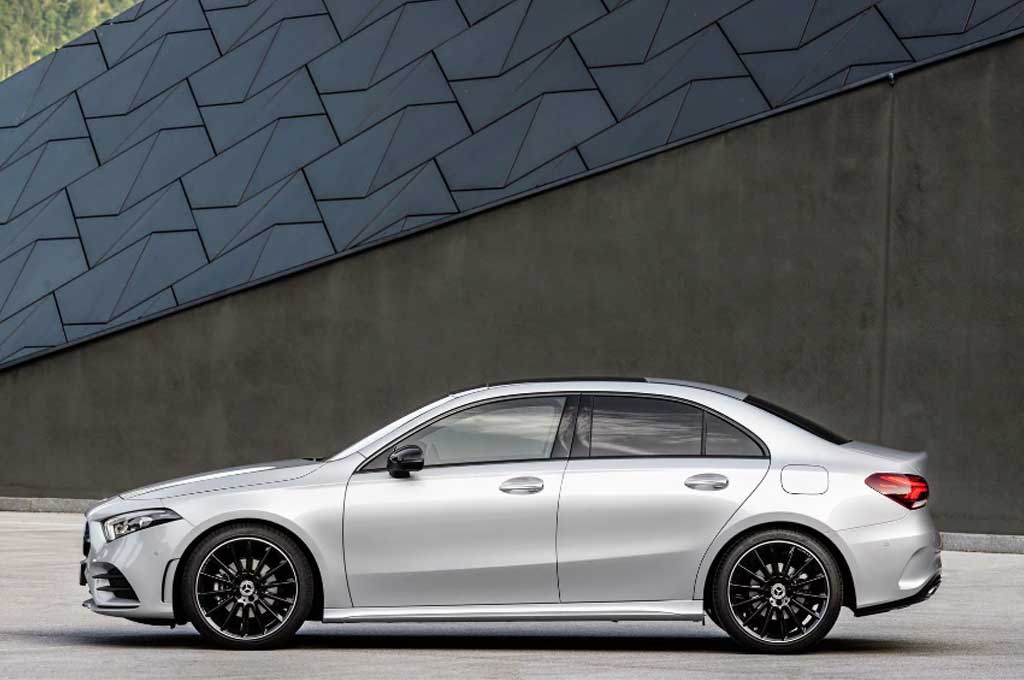 Mercedes-Benz A Class Hadang Audi A3
