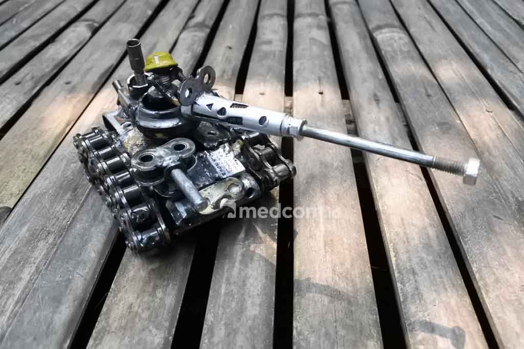 Keren, Sparepart Bekas Motor Jadi Karya Seni