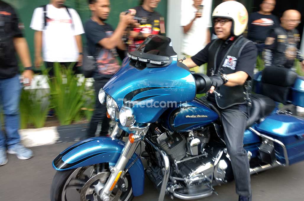 Cerita Unik di Balik Hobi Baru Zulklifi Hasan sebagai Biker