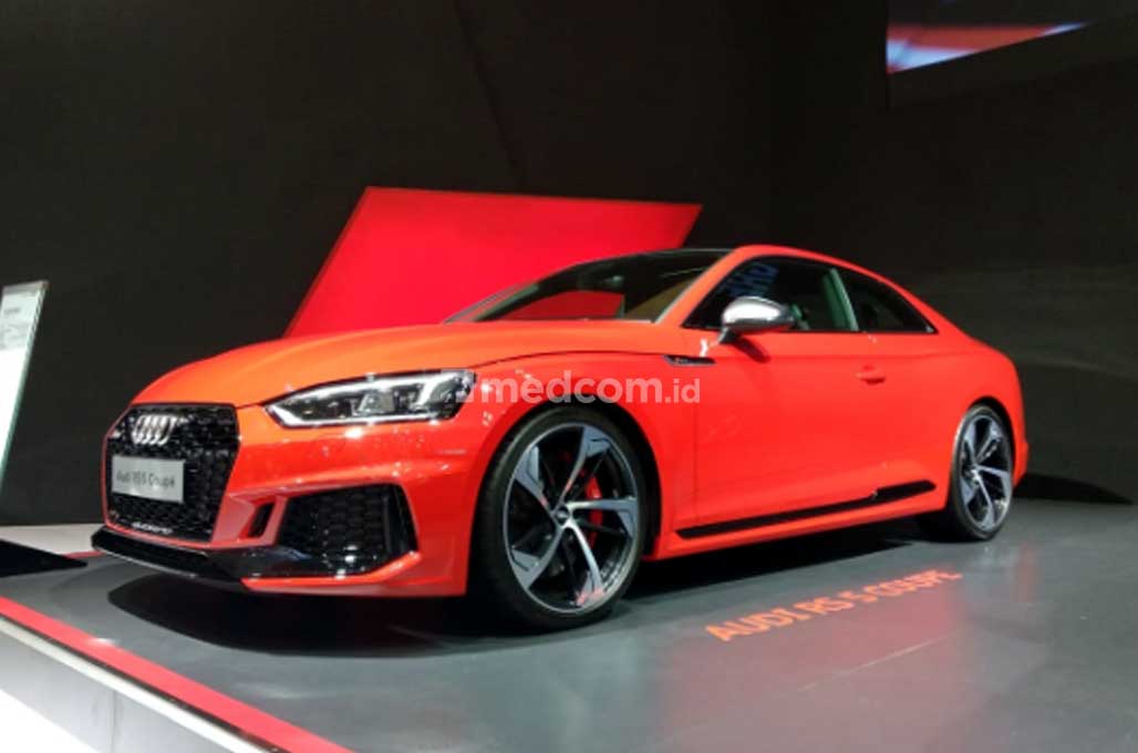 New Audi RS 5 Coupe, Pesaing BMW M4