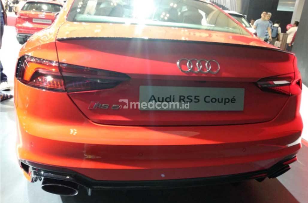 New Audi RS 5 Coupe, Pesaing BMW M4