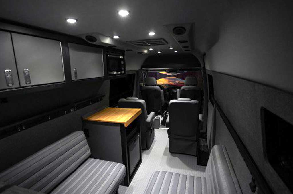 Mercedes-Benz Sprinter Bergaya Offroad Garapan Lexani Motors
