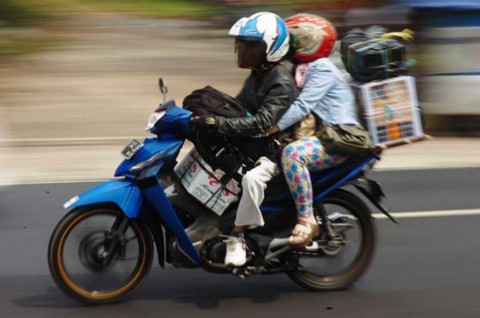 Hindari Bawa Barang Melebihi Kapasitas Angkut Sepeda Motor