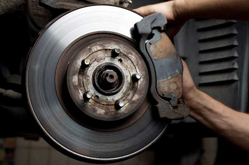 Penyebab Kampas Rem Mobil Matic Cepat Aus Dibanding Manual