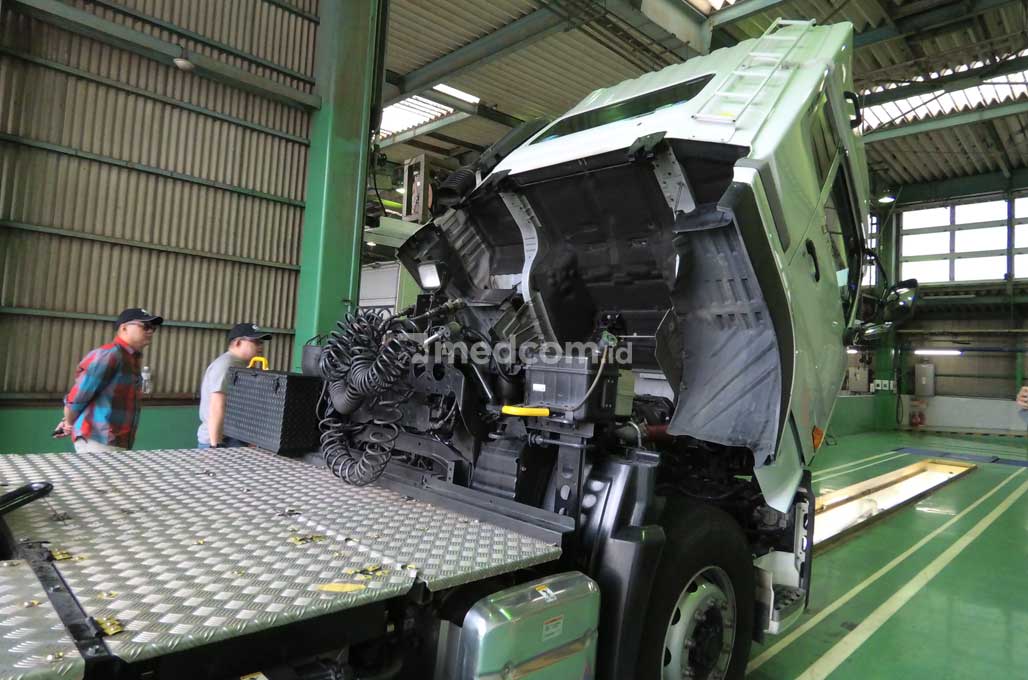 Ulik Layanan Telematik Bengkel UD Trucks Yokohama