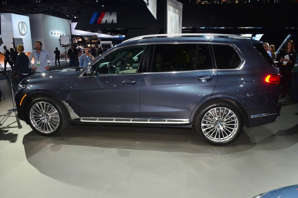 Intip SUV Bongsor BMW X7 di LA Auto Show