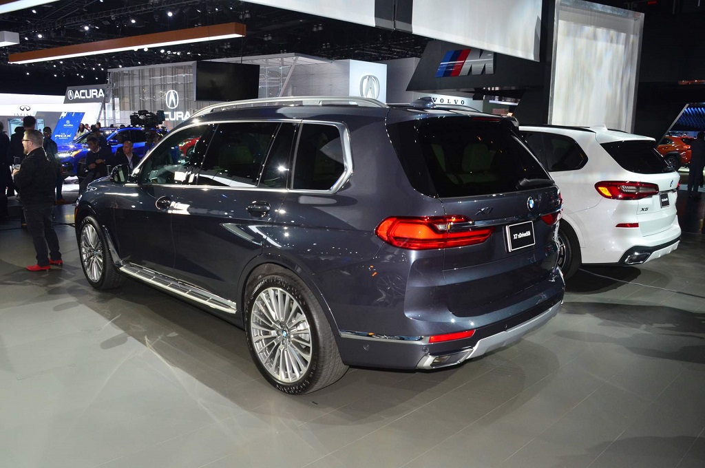Intip SUV Bongsor BMW X7 di LA Auto Show