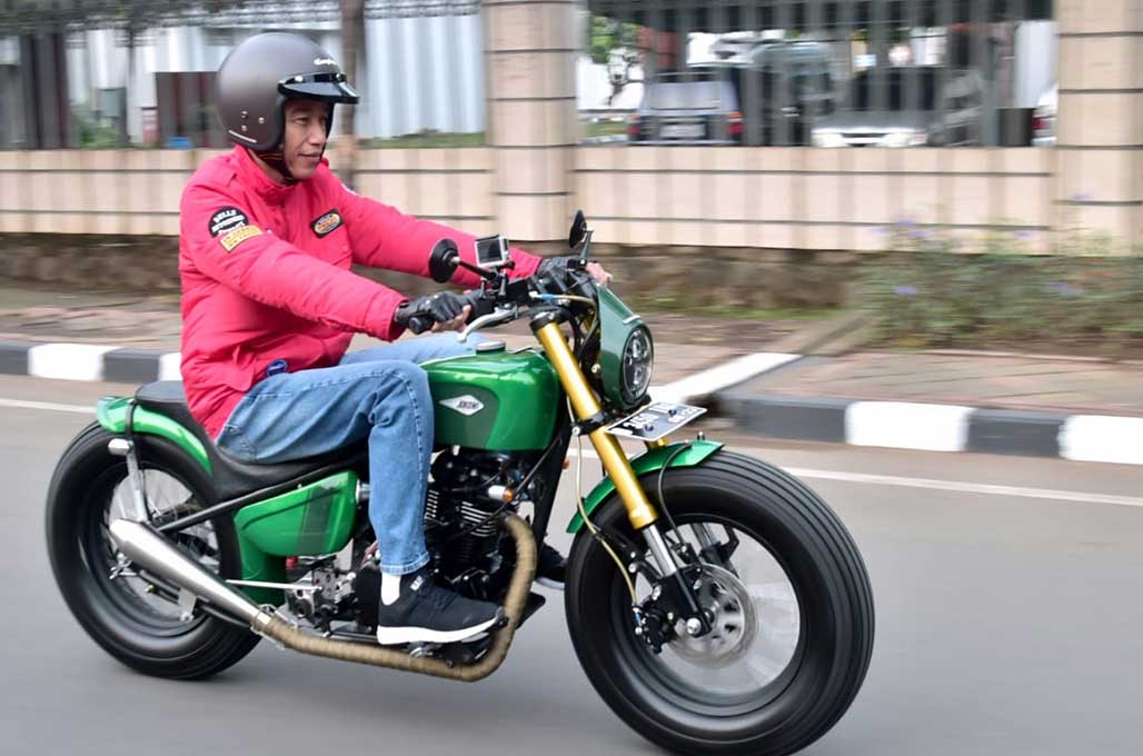 Tengok Helm Cargloss Jokowi Hasil Belanja di IMOS 2018
